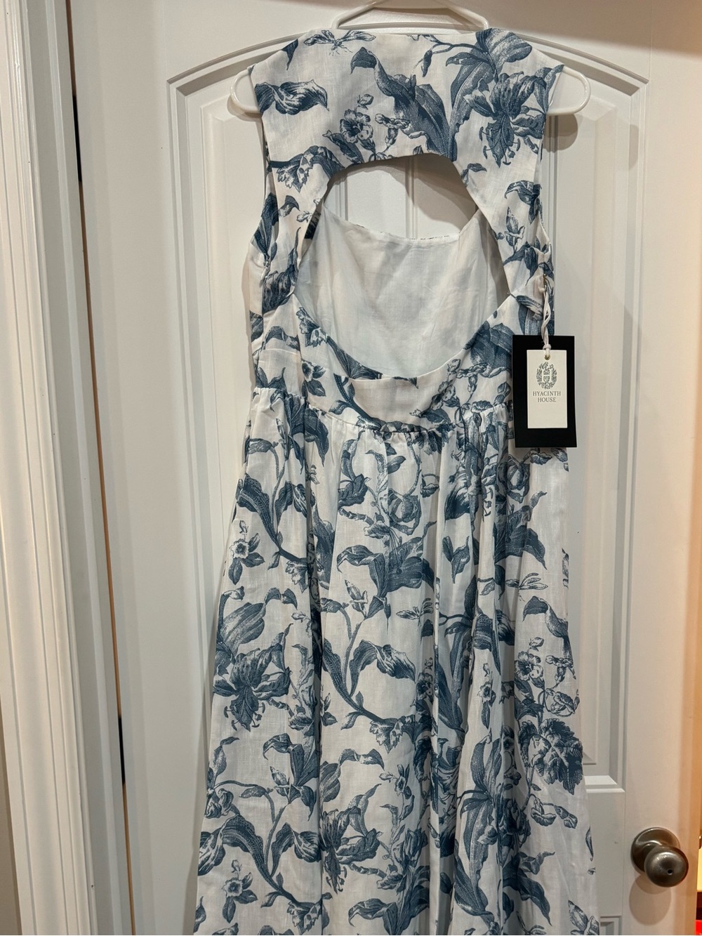 Tuckernuck Blue and White Floral Midi Dress - Picture 2 of 4